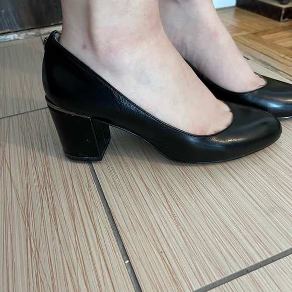 Nine West black heels US 7.5 - Picture 3 of 5